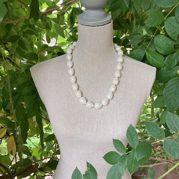 Vintage Baroque Faux Pearl Necklace Gold Tone Clasp 2000s 24.75" Chunky Strand - Picture 2 of 11